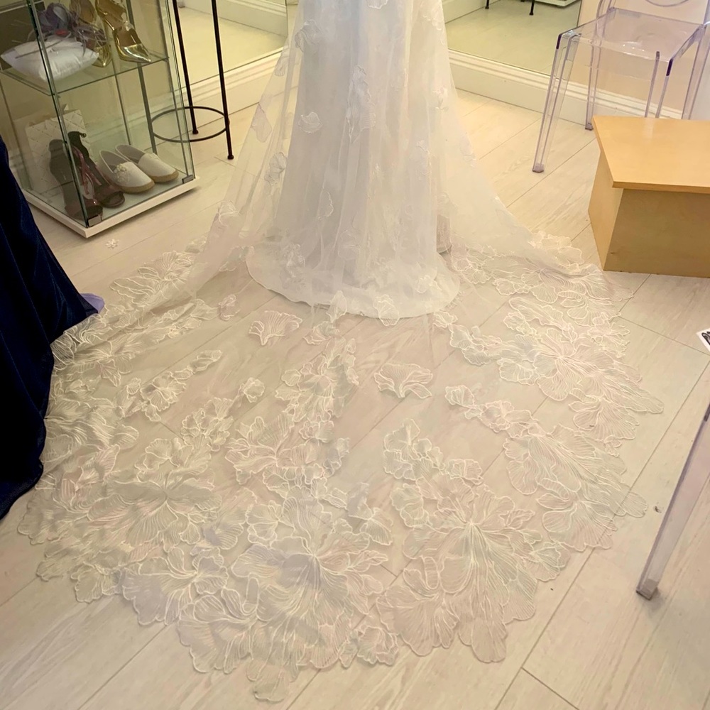 Wedding gown π - Picture 3 of 5